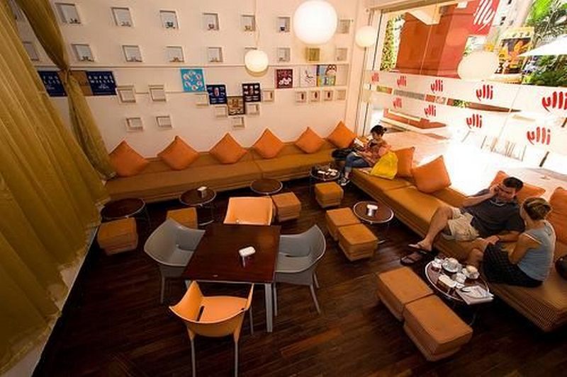 sofa quán cafe