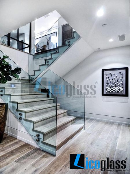 CẦU THANG KÍNH 019