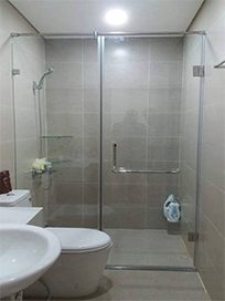 Thi công nhà tắm kính 180 độ tại chung cư Mon City