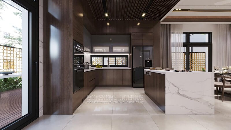 Thiết kế nội thất phòng bếp hiện đại với tông màu nâu của gỗ kết hợp với nền trắng của ngôi nhà tạo nên hiện ứng thẩm mỹ và ấn tượng
