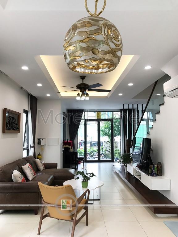 20+ Thiết kế nội thất phòng khách nhà ống đẹp mê ly 20+ Thiết kế nội thất phòng khách nhà ống đẹp mê ly