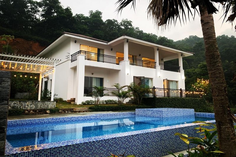 Thiết kế biệt thự hiện đại có bể bơi trong nhà