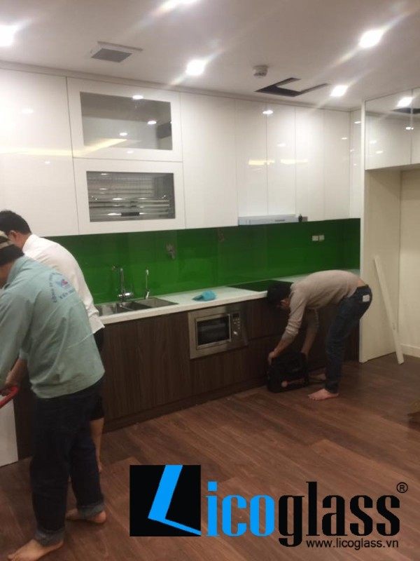 Kính ốp bếp màu xanh lá cây Kính ốp bếp màu xanh lá cây