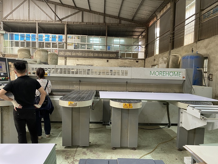 Cắt gỗ công nghiệp